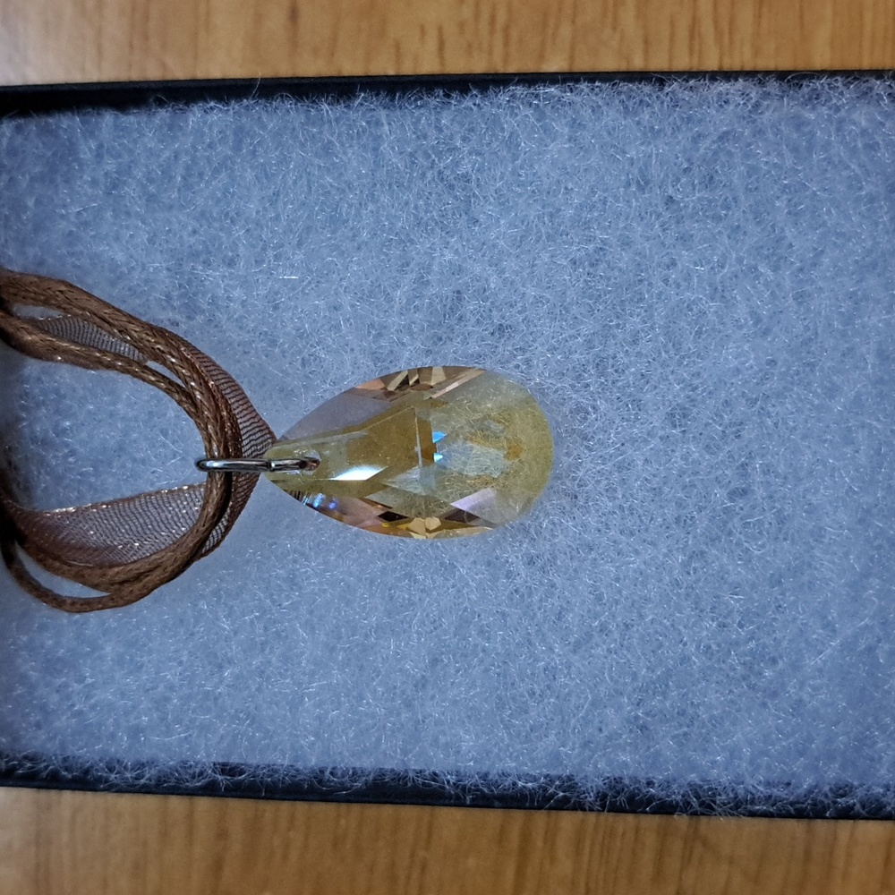 🔥CLEARANCE! Peach Champagne Crystal Teardrop Necklace - Picture 2 of 6